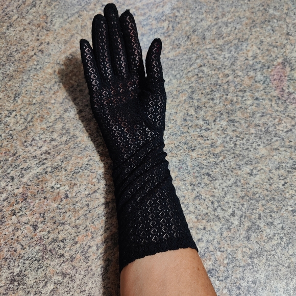 Vintage Patterned Gloves - Picture 4 of 4